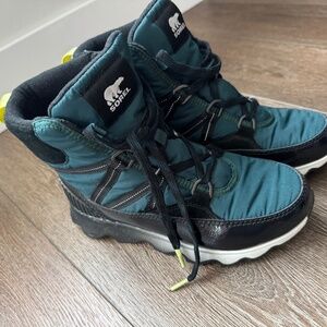 Sorel Kinetic Sport Waterproof Bootie women’s size 8